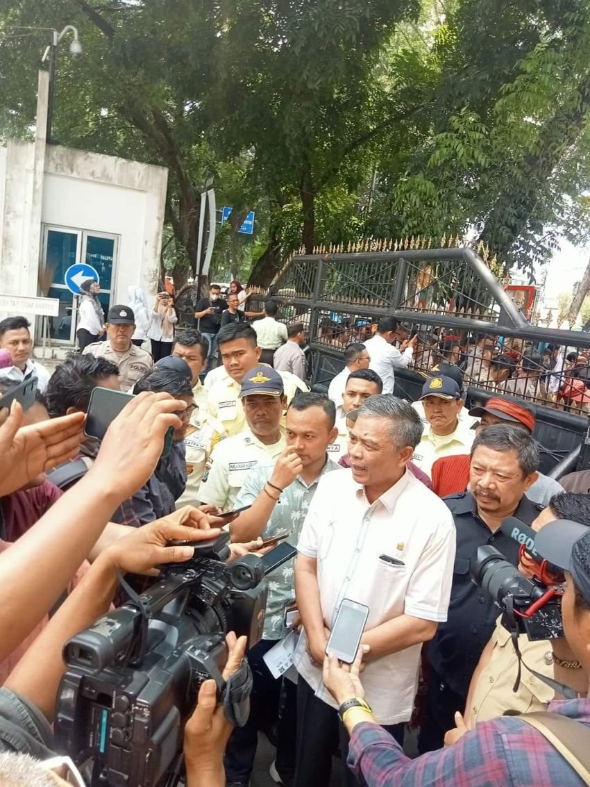 Ratusan Masyarakat Adat Nusantara &ldquo;Geruduk&rdquo; DPRD Sumut