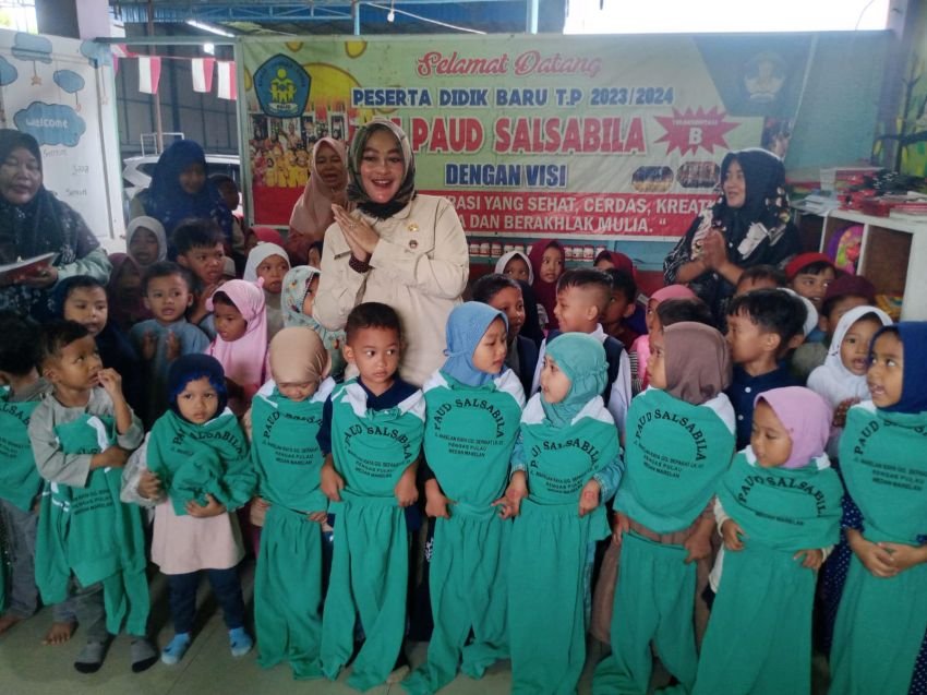 Anggota DPRD Medan Berikan Bantuan Seragam Olahraga ke PAUD