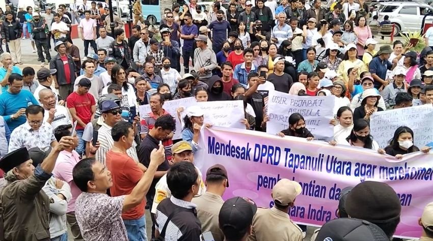 Demo Minta Sekda Taput Indra Simaremare Diberhentikan, Kasus Mesum