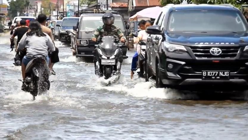 Ruas Jalan di 5 Desa di Rohil Terendam Banjir