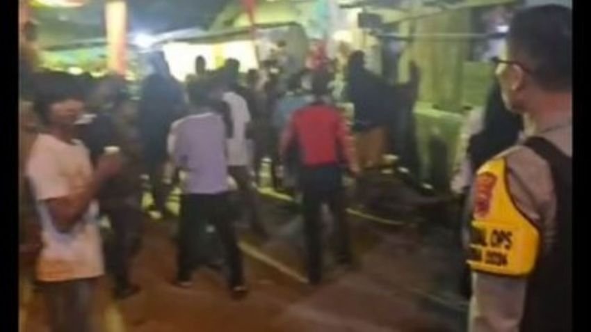 Sita Sajam, Brimob Bersenjata Lengkap Bubarkan Tawuran