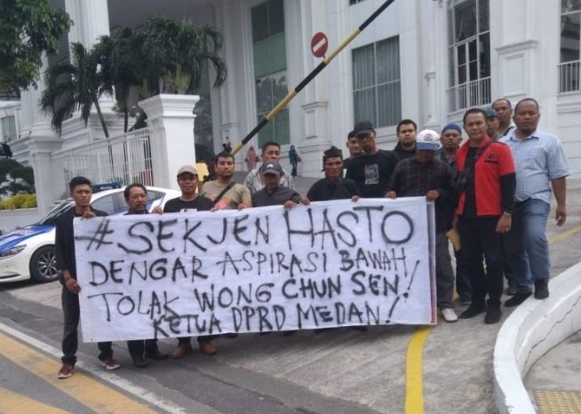 Loyalis PDI Perjuangan Tolak Wong Chun Den Jadi Ketua DPRD Medan