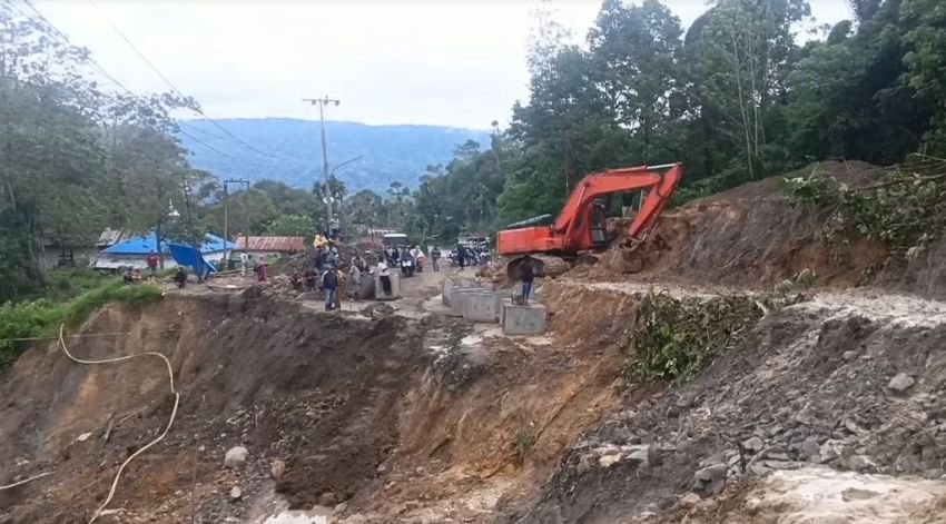 Jalan Batujomba Tertutup Longsor, Balai Jalan Segera Buka Akases