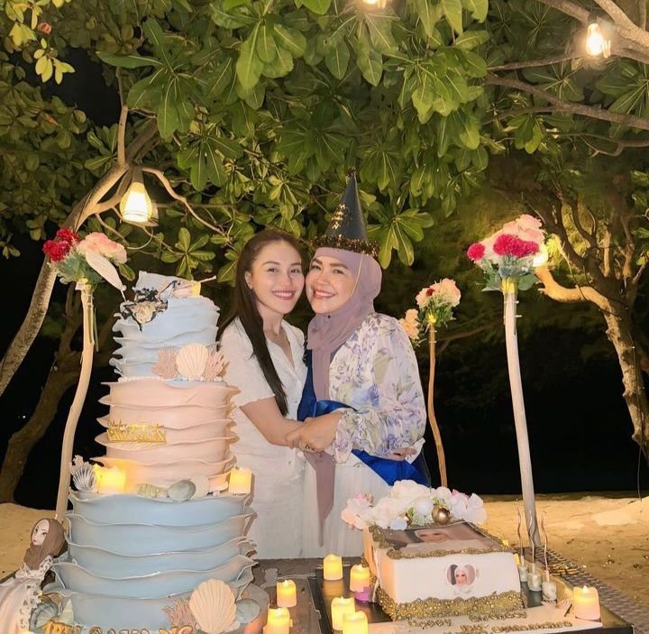 Demi Ultah Umi Kalsum, Ayu Ting Ting Sewa Pulau Pribadi