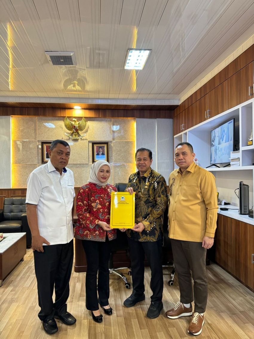 Sekwan Terima Surat Penetapan Pimpinan DPRD Sumut Dari DPP Partai Golkar