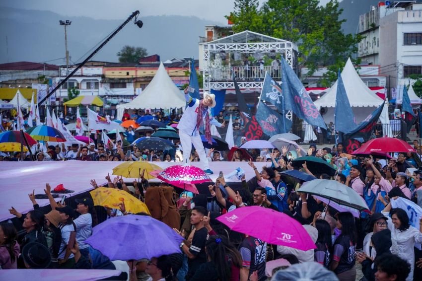 Bobby-Surya Persembahkan Hiburan Rakyat dan Konser Kolaborasi untuk Masyarakat Toba di Balige