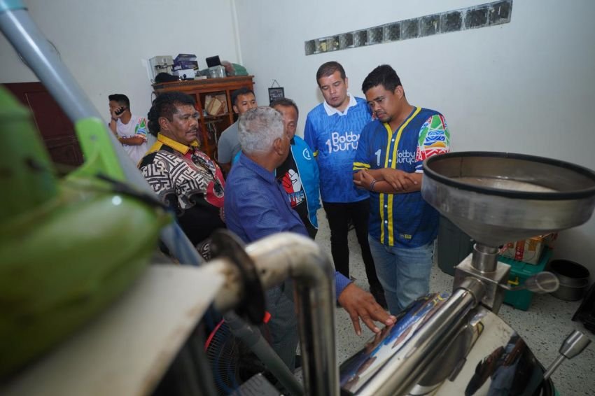 Bobby Nasution Bertemu Petani Kopi Lintong di Humbahas: Kami Yakin Pak Bobby Jadi Gubernur