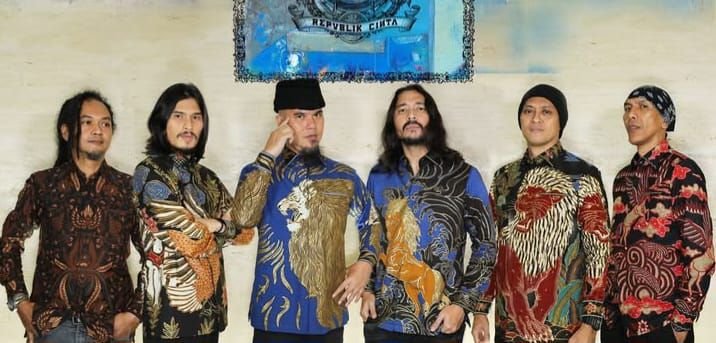 Konser Mundur demi Timnas, Dewa 19 Bagi-bagi Jersey
