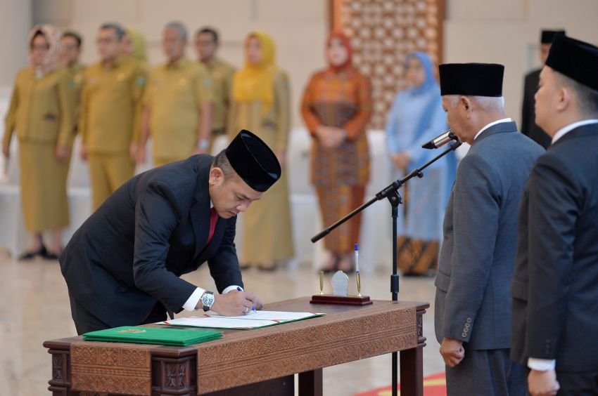Surya Lantik 12 Pejabat Tinggi Pratama