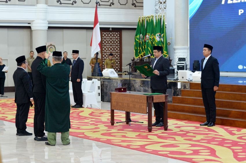 Bobby Nasution Lantik Alexander Sinulingga Jadi Kadis Pendidikan Sumut