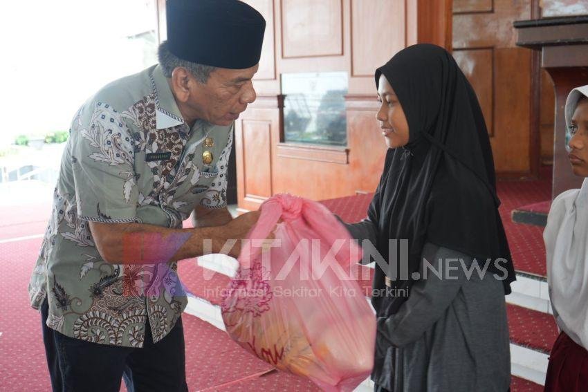 Berkah Ramadan, PGRI Kota Binjai Berbagi Paket Bahan Makanan