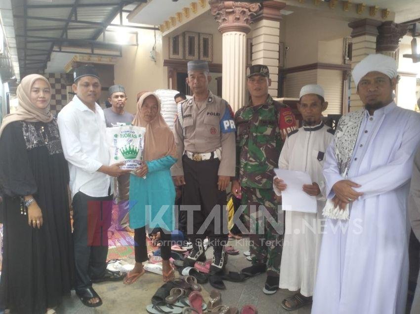 Warga Kaum Duafa dan Anak Yatim Piatu Terima Zakat Maal Sembako