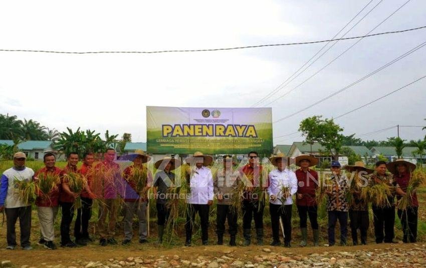 Panen Raya Padi, Lapas Narkotika Langkat Wujudkan Program Ketapang Nasional