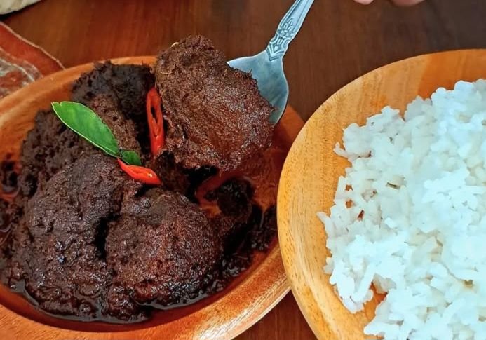 Rasa Otentik Rendang Amak Sejak 1990