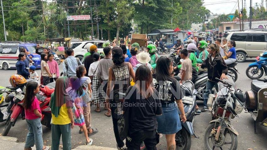 Keluarga Besar Punk Siantar Berbagi Takjil, Masyarakat Beri Respon Positif