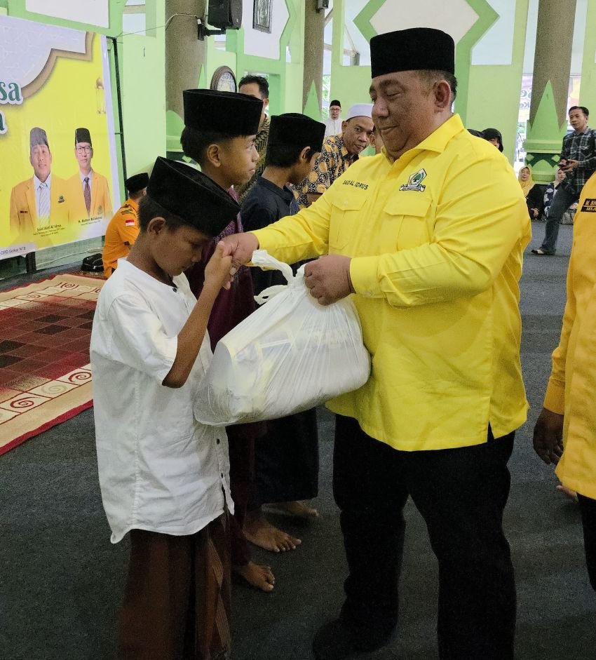 Ratusan Anak Yatim di NTB Terima Bingkisan Dari PP AMPG