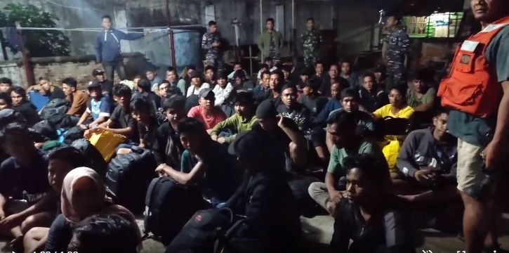 TNI AL Amankan 71 PMI, Nakhoda Melompat ke Laut dan Hilang