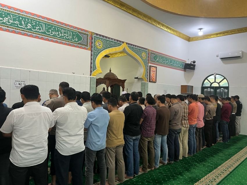 Polrestabes Medan Gelar Sholat Ghoib untuk Prajurit Bhayangkara Polda Lampung yang Gugur dalam Tugas
