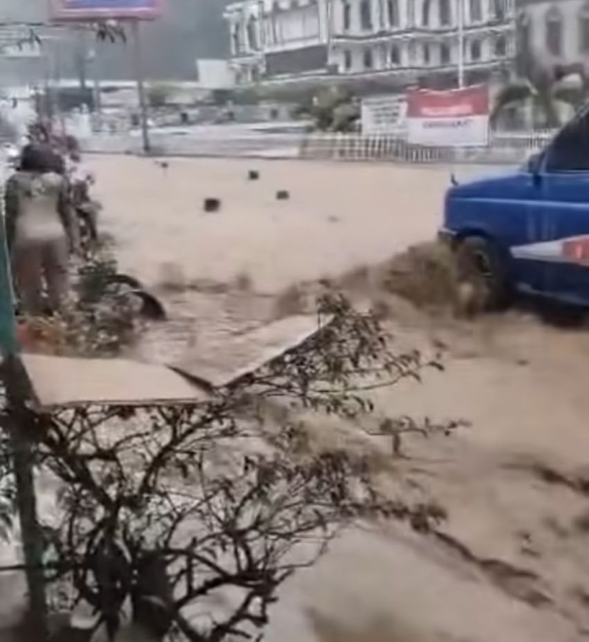 Banjir Terjang Kota Wisata Parapat