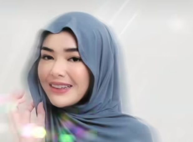 Amanda Manopo&nbsp;Pakai Hijab saat Bukber