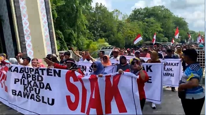 Ribuan Warga Siak Turun ke Jalan, Tolak Gugatan Pilkada di MK