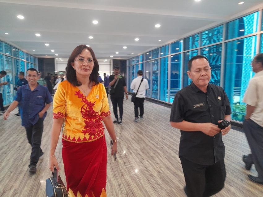 Megawati Zebua Bantah Cekik Pramugari, Hanya Ingin Membantu Penumpang Lansia