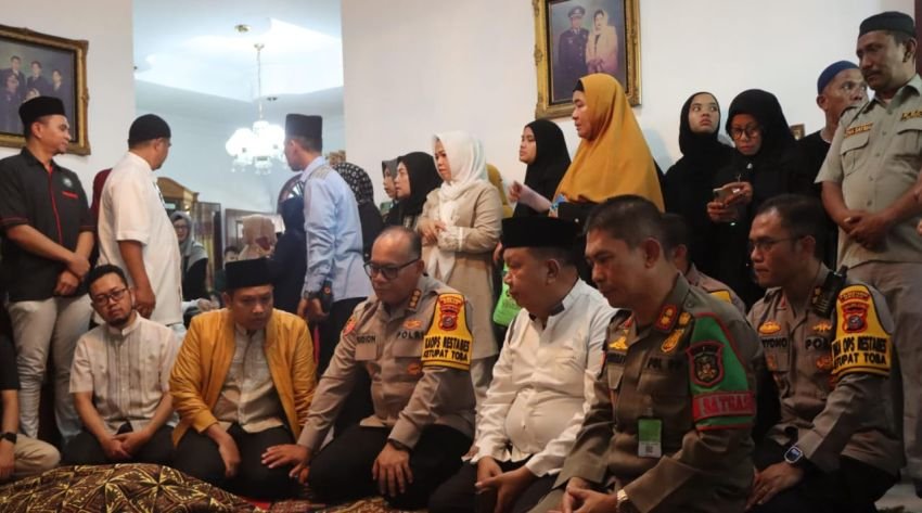 Ketua KBPP Polri Medan H. Ade Suherman Meninggal Dunia, Kapolrestabes Medan Turut Melayat