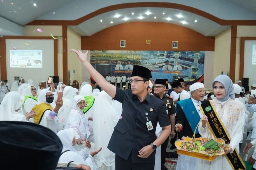 Rico Waas Lepas 2.635 Calon Jamaah Haji dengan Tepung Tawari, Ajak Doakan Kota Medan