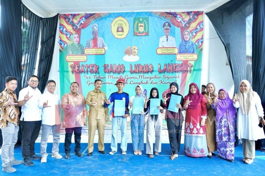 Ketua PKK Langkat Kurniasih Serahkan Beasiswa, Dorong Generasi Seni Berprestasi
