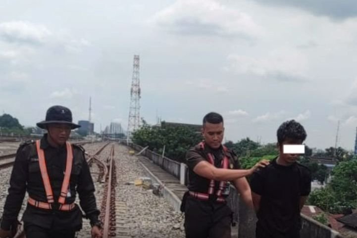Polisi Khusus KAI Divre 1 Sumut Tangkap Pencuri Kabel Sinyal Telekomunikasi