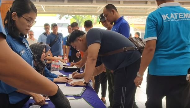 Komitmen Berantas Narkoba, Rico Waas Beserta Camat dan Lurah Test Urin