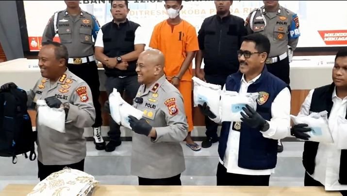 Kurir Narkoba Nyaru Jadi Pekerja Migran Selundupkan 12,8 Kg Sabu dari Malaysia
