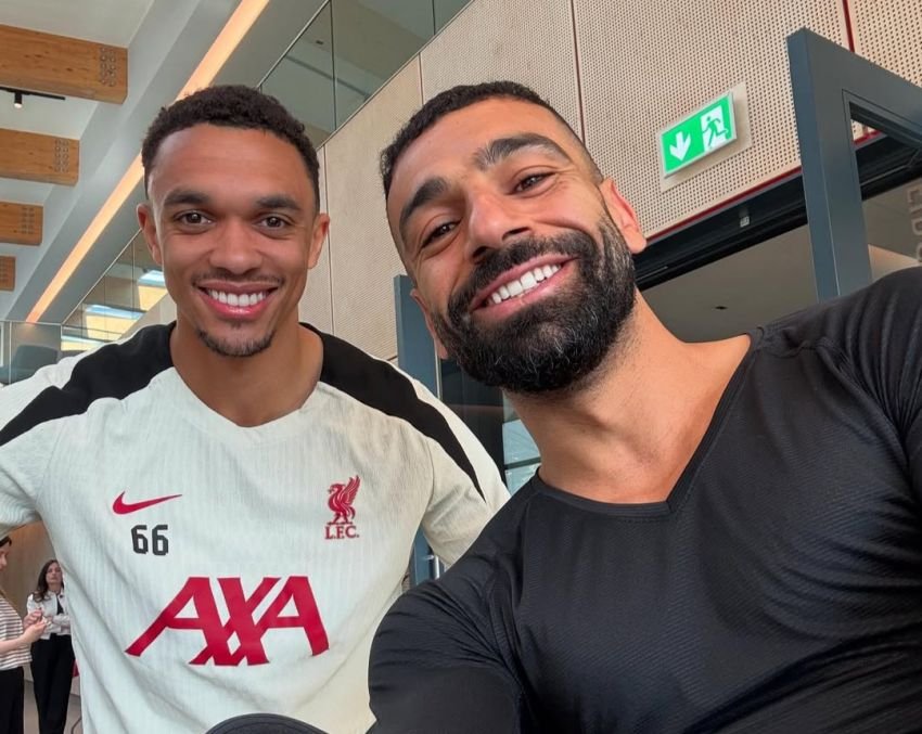 Salah Akhirnya Unggah Foto dengan Alexander-Arnold 3 Hari Usai Kemenangan Kontra Leicester, Tanda Trent Bertahan?