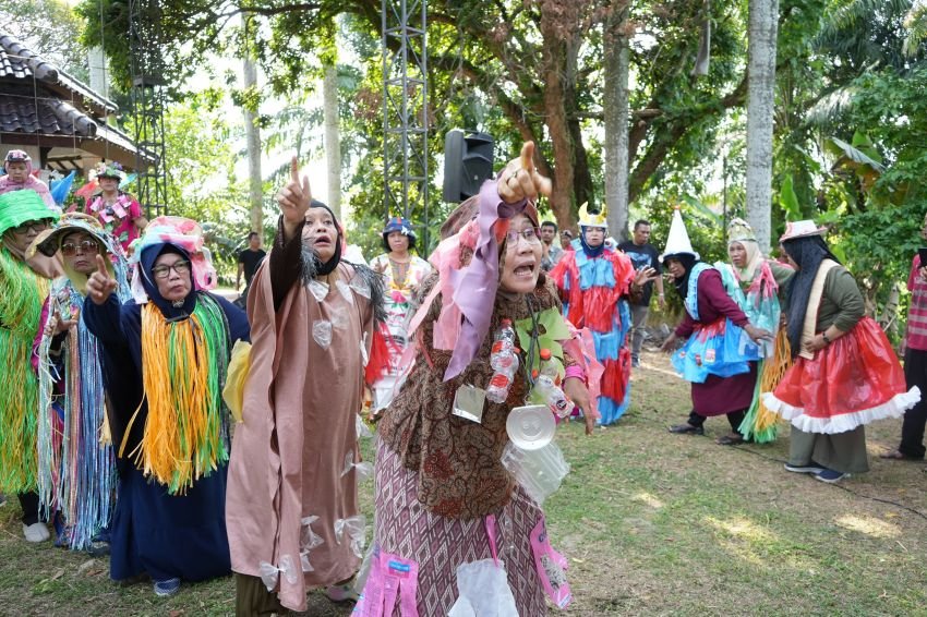 Kreativitas Tanpa Batas Usia! Lansia Medan Pamerkan Seni Daur Ulang yang Inspiratif
