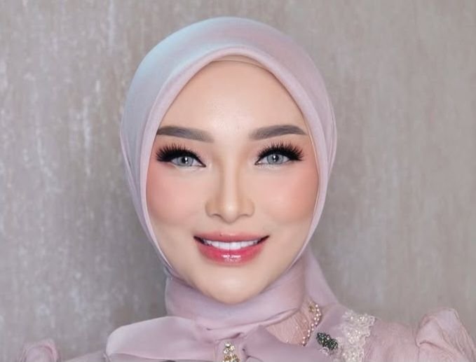 Zaskia Gotik Melahirkan di Lebaran Ketiga