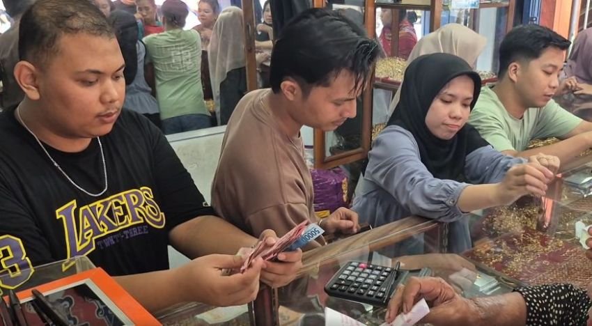 Usai Libur Idulfitri, Toko Emas Ramai Diserbu Pembeli