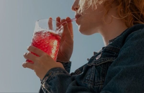Jangan Minum Soda Bareng Makanan Pedas dan Kue, Bahaya!