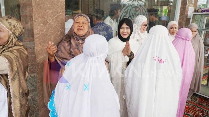 Wabup Langkat Tiorita Sholat Idulfitri di Kuala, Sampaikan Pesan Jaga Silaturahmi