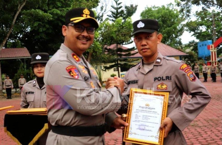 Wujud Apresiasi, Kapolres Langkat Berikan Penghargaan Kepada Personel Berprestasi