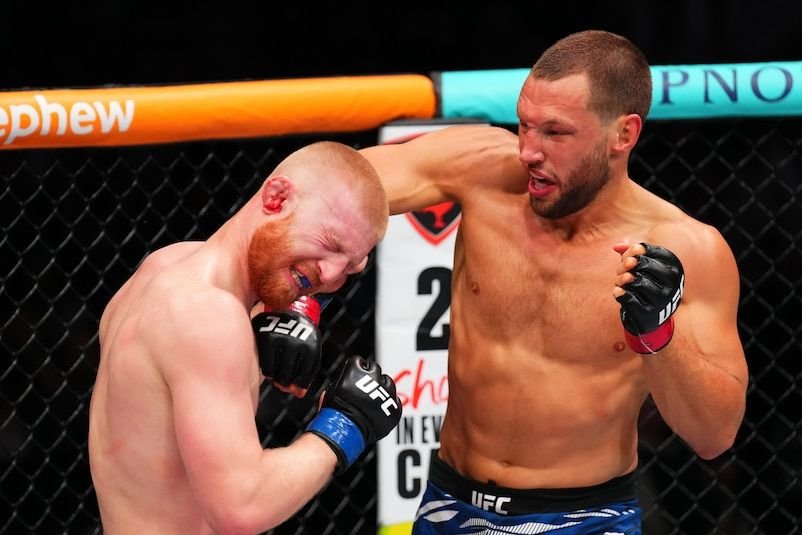 Prospek UFC Bo Nickal Apes, Kalah KO atas Reinier de Ridder di UFC Des Moines