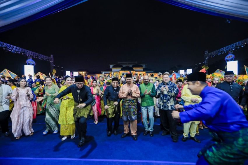 Gemes ke-8, Hujan, Meriah dan Berbudaya