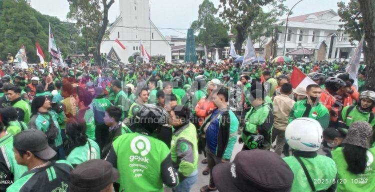 Potongan 40 Persen Tak Sesuai Permenhub, Driver Ojol Demo Gubsu