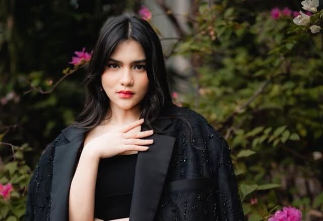 Davina Karamoy Dag Dig Dug Dipeluk Arya Saloka