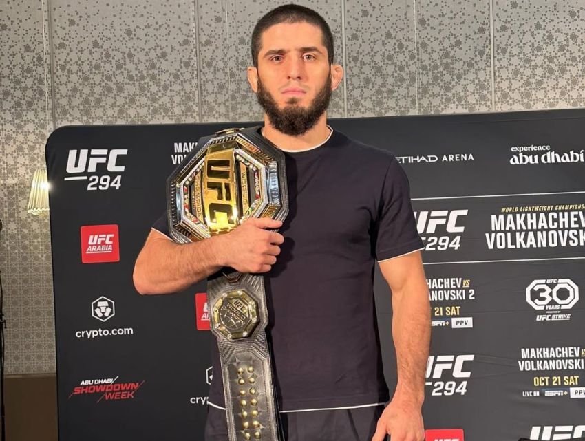 Islam Makhachev Resmi Tinggalkan Sabuk Kelas Ringan UFC, Ilia Topuria dan Charles Oliveira Siap Bertarung di UFC 317
