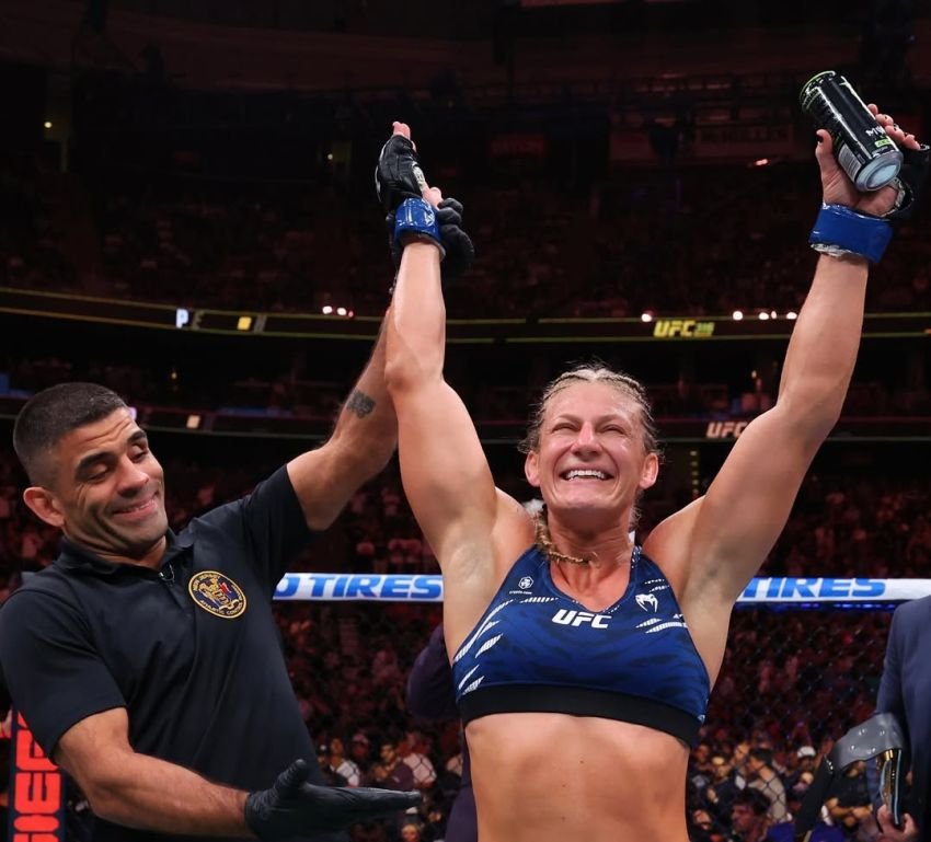 Kayla Harrison Kunci Gelar Juara UFC Lewat Kemenangan Dominan atas Julianna Pe&ntilde;a