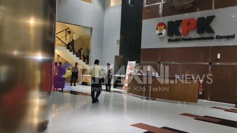 Tiba di Gedung KPK, Ke-6 Tersangka Langsung Masuk