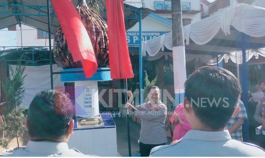 Polres Padangsidimpuan Resmikan Tugu Salak Berbahan Knalpot Sitaan