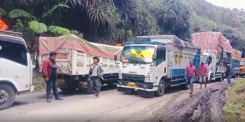 Jalan Nasional Amblas di Dairi Belum Diperbaiki
