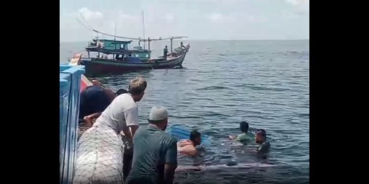 Tujuh Jam Terombang Ambing di Laut, 4 Awak Kapal Berhasi Diselamatkan