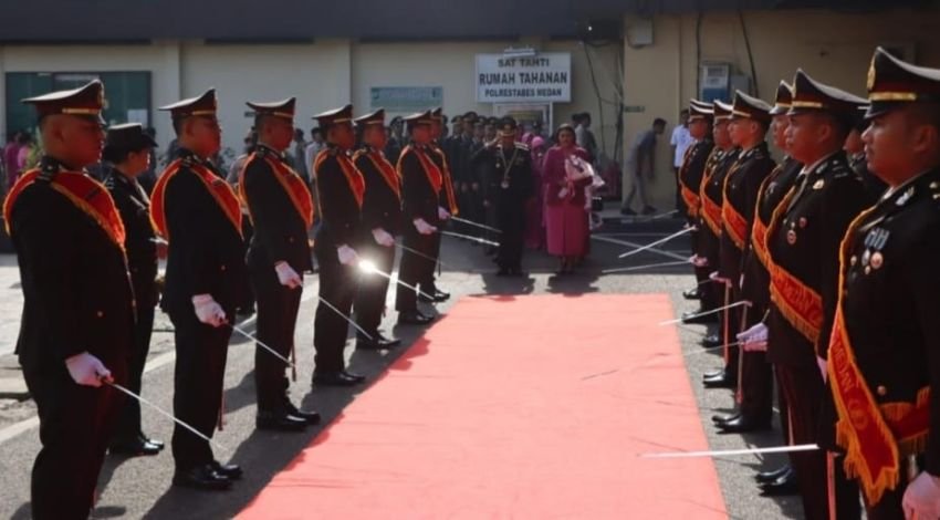Wisuda Purna Bakti 27 Personel Polrestabes Medan Penuh Haru